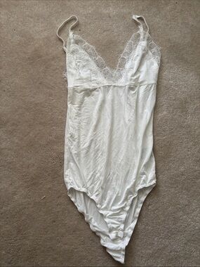 POL White Lace Trim V-Neck Slip Bodysuit